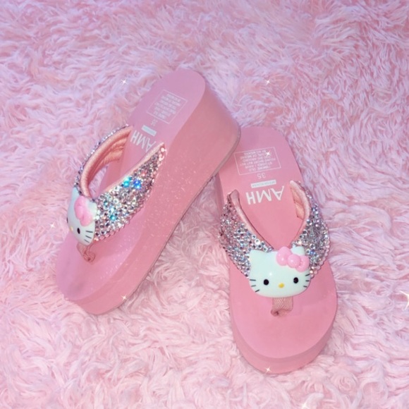 π NEW HELLO KITTY KAWAII PLASTIC WEDGE PLATFORM FLIP FLOP SANDALS RHINESTONES - Picture 3 of 9